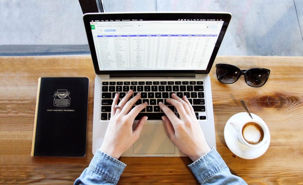 Analyse de mots-clés sur un ordinateur